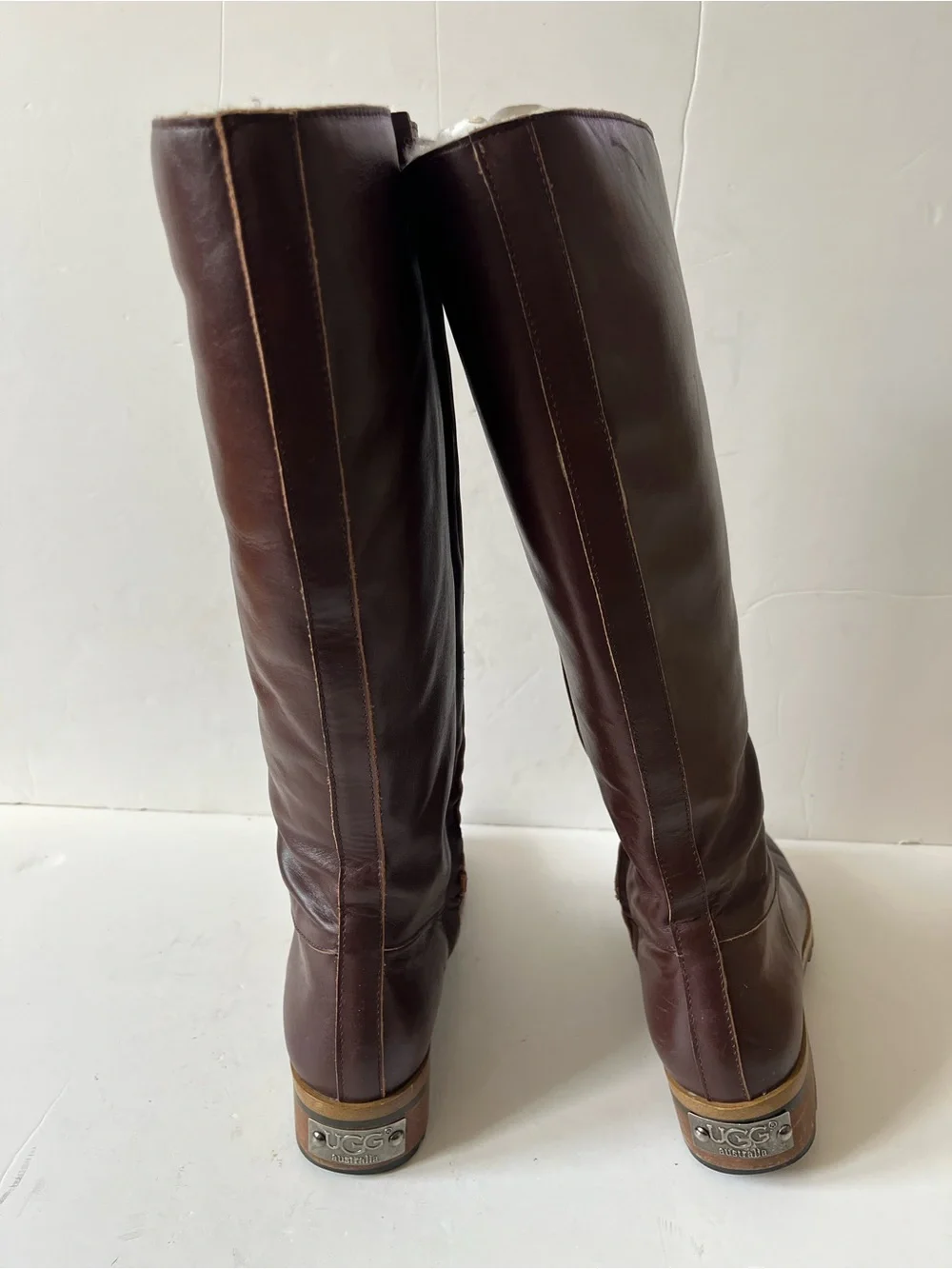 Ugg Classic Tall Brown Leather sheepskin lined shearling winter Boots size 6
